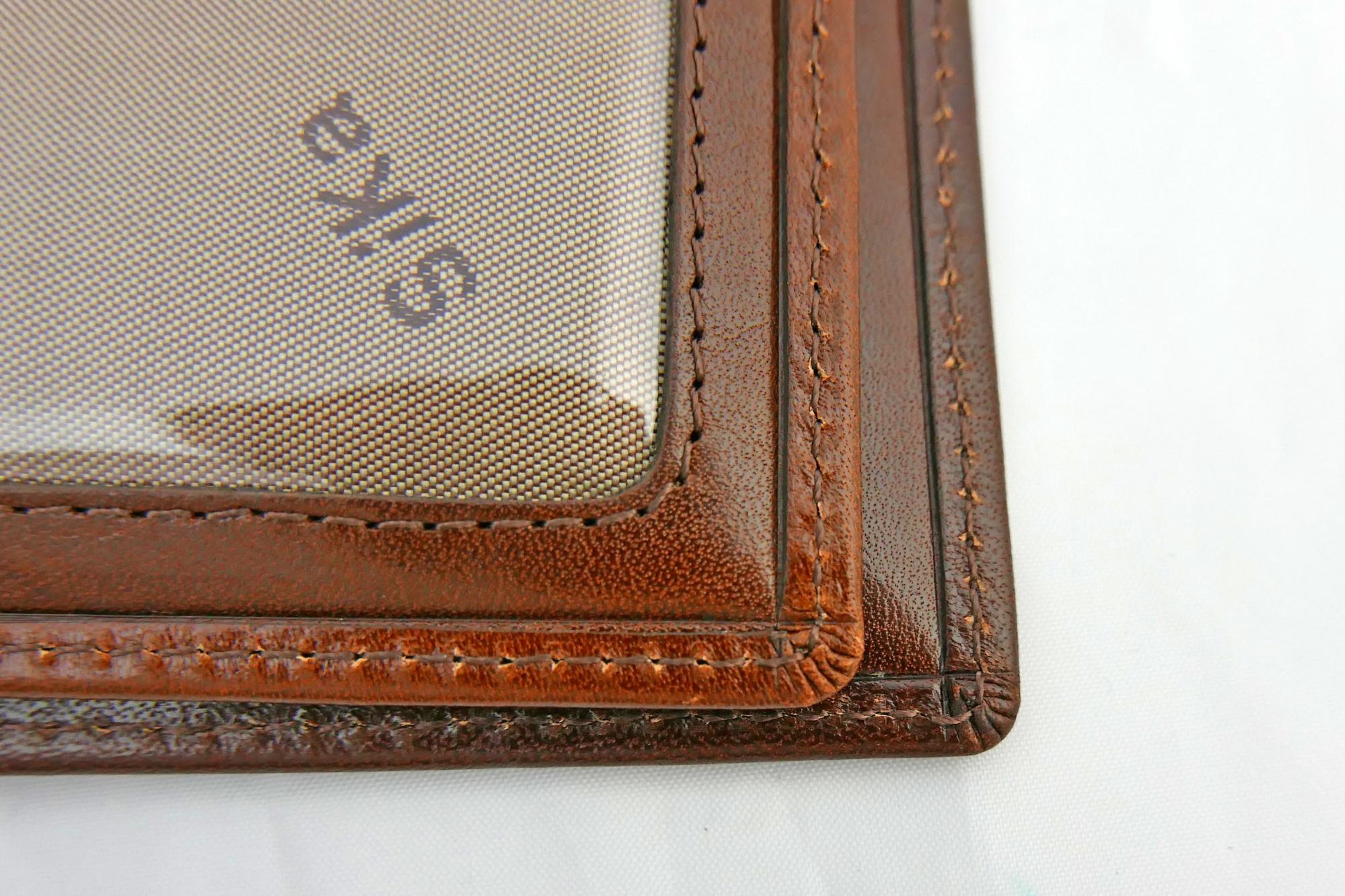 圖說:Sika 源自日本的菊寄せ工法 在皮夾彎角處都有似菊瓣綻放的收折